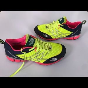 The North Face Shoe ( size 9.5)